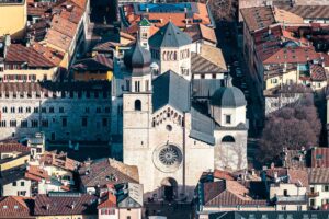 Difference between ESSERE and STARE -