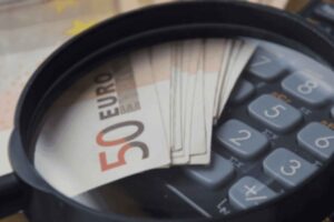 How do Italians spend their money? -