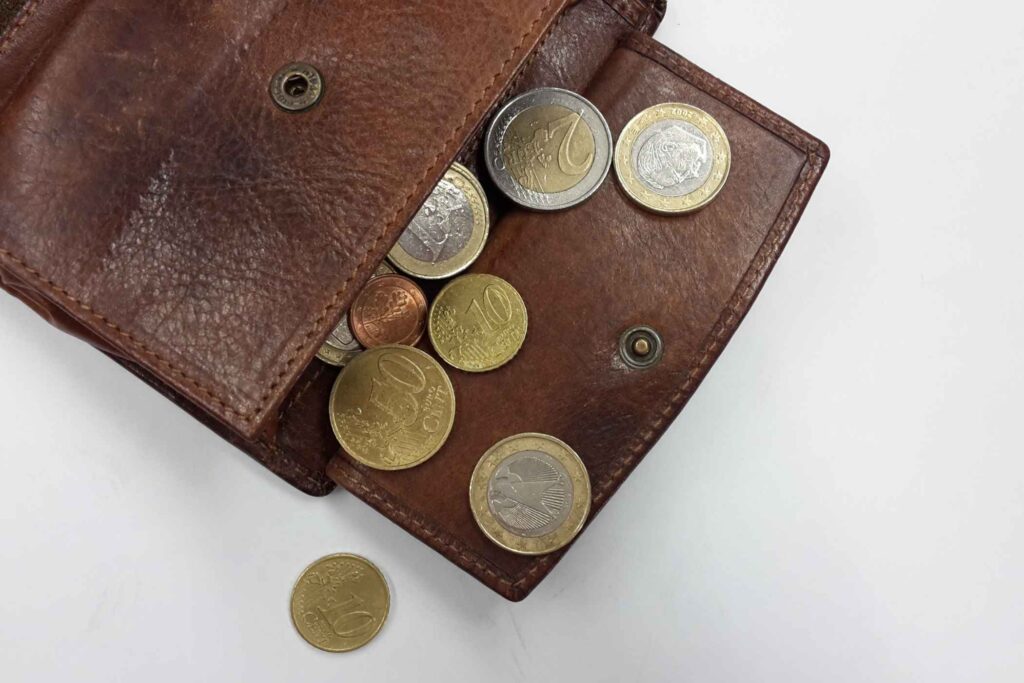 How do Italians spend their money? -