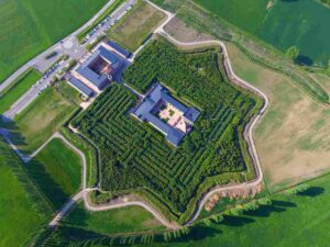 The world's largest labyrinth! - Discover Italy