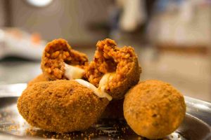 One of Rome's delicacies: supplì - Discover Italy