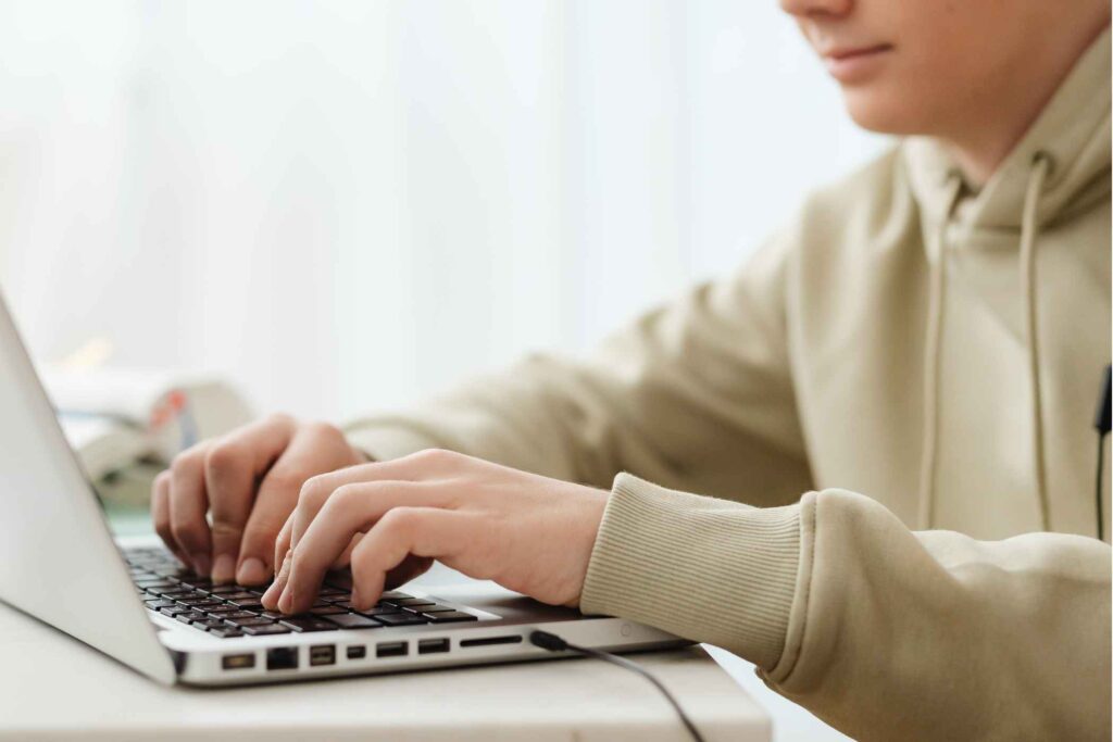 Italy Made Easy vs Self-study with Youtube: Which Delivers Results? -