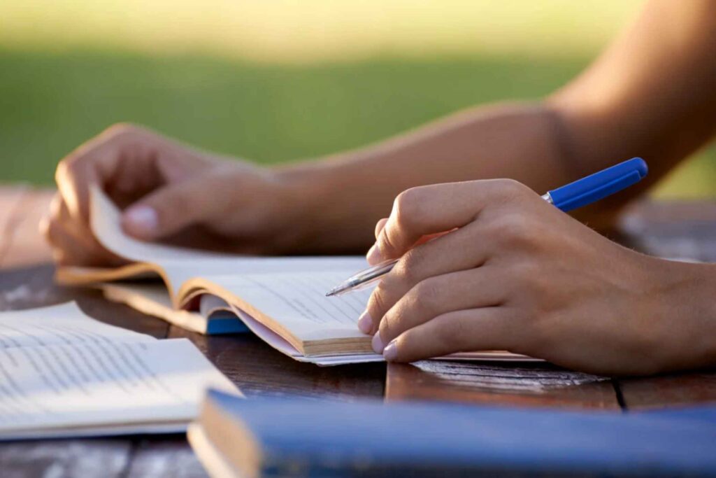 Italy Made Easy vs Traditional Textbooks: Which Leads to Real Fluency? -