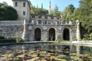 Italy Made Easy vs Group Classes (online/in-person): Which one Aligns with Your Goals? - Italian Language