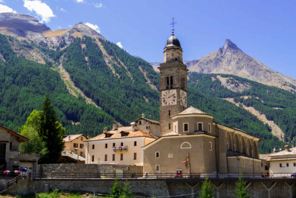 Sweet Traditions: Baking the Legendary Mecoulin in Cogne 1 Sweet Traditions: Baking the Legendary Mecoulin in Cogne -