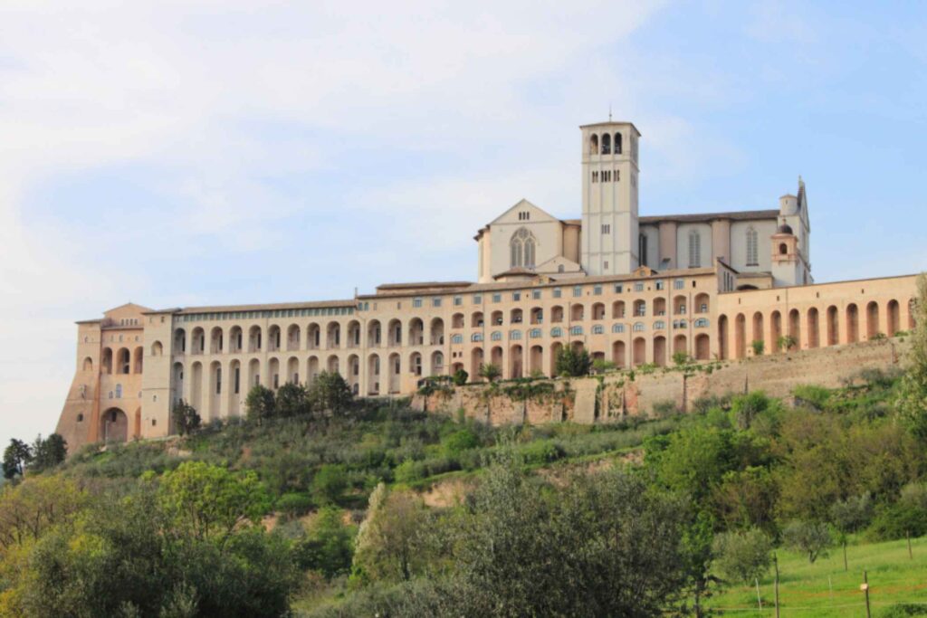 Roman Stones & Under-Square Ruins: A Connoisseur’s Guide to the Assisi Roman Forum -