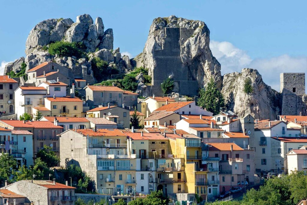 Sedimentary Giants & Hidden Caves: Exploring the Molise Cenozoic Morge Park 1 Sedimentary Giants & Hidden Caves: Exploring the Molise Cenozoic Morge Park -