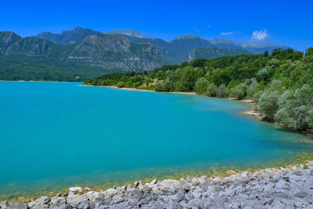 Turquoise Waters & Mountain Peaks: A Guide to Lake Castel San Vincenzo -