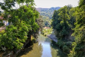 Rushing Rapids & Imposing Gorges: Rafting Adventures on the Lao River - Italy Experience Guide