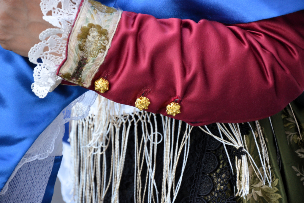 Loom Threads & Ancient Knots: Textile Workshops in Samugheo 1 Loom Threads & Ancient Knots: Textile Workshops in Samugheo -