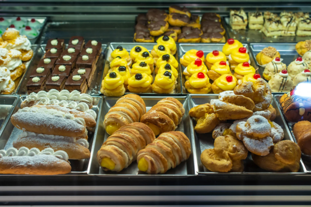 The Art of the Bottega: Reclaiming Time in Italy's Neighborhood Shops 1 The Art of the Bottega: Reclaiming Time in Italy's Neighborhood Shops -